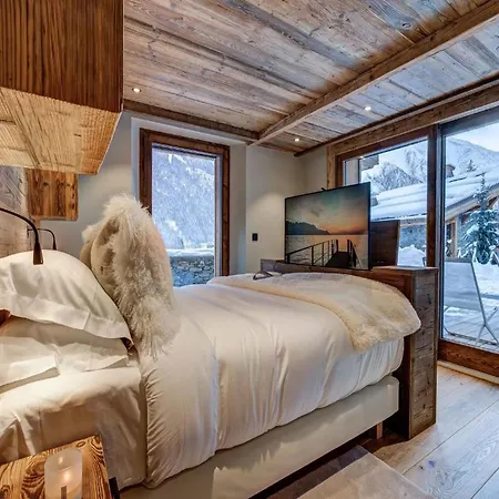 Cinematic Mountain Retreat: Chalet Films Escape Chalet